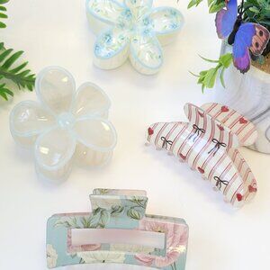 ✨Bundle 4 PCS | Assorted Hair Clips Flower Claw Clips Hair Accessories✨